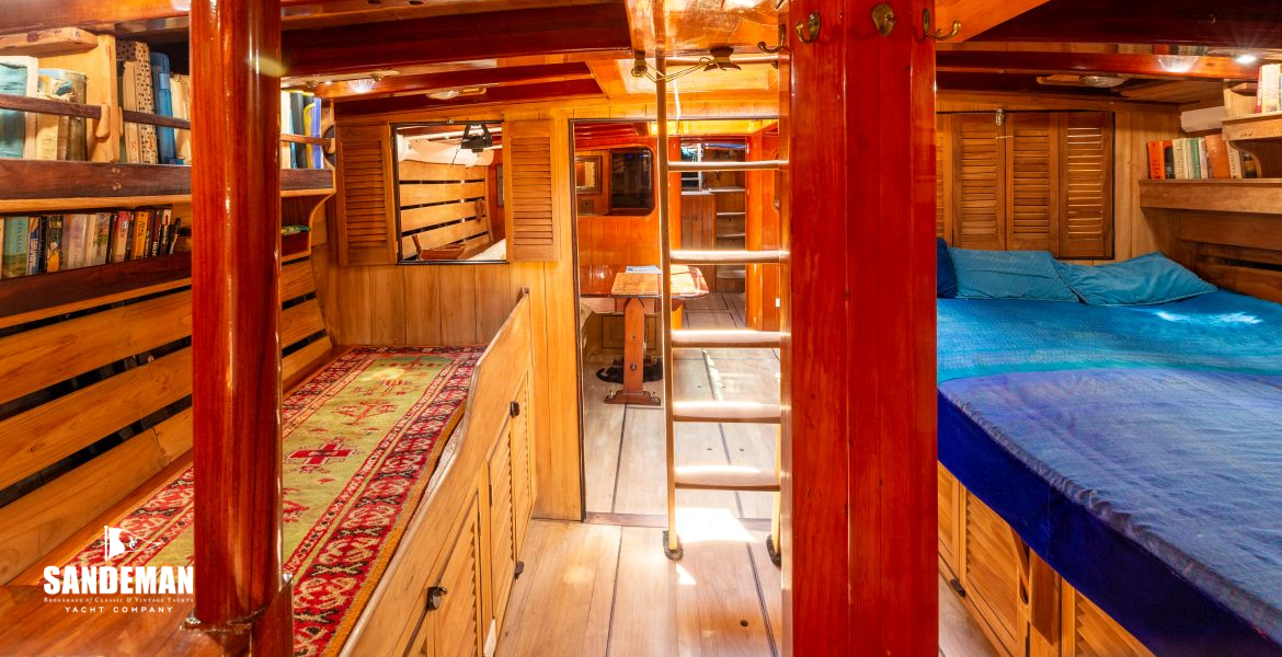 Main cabin view aft