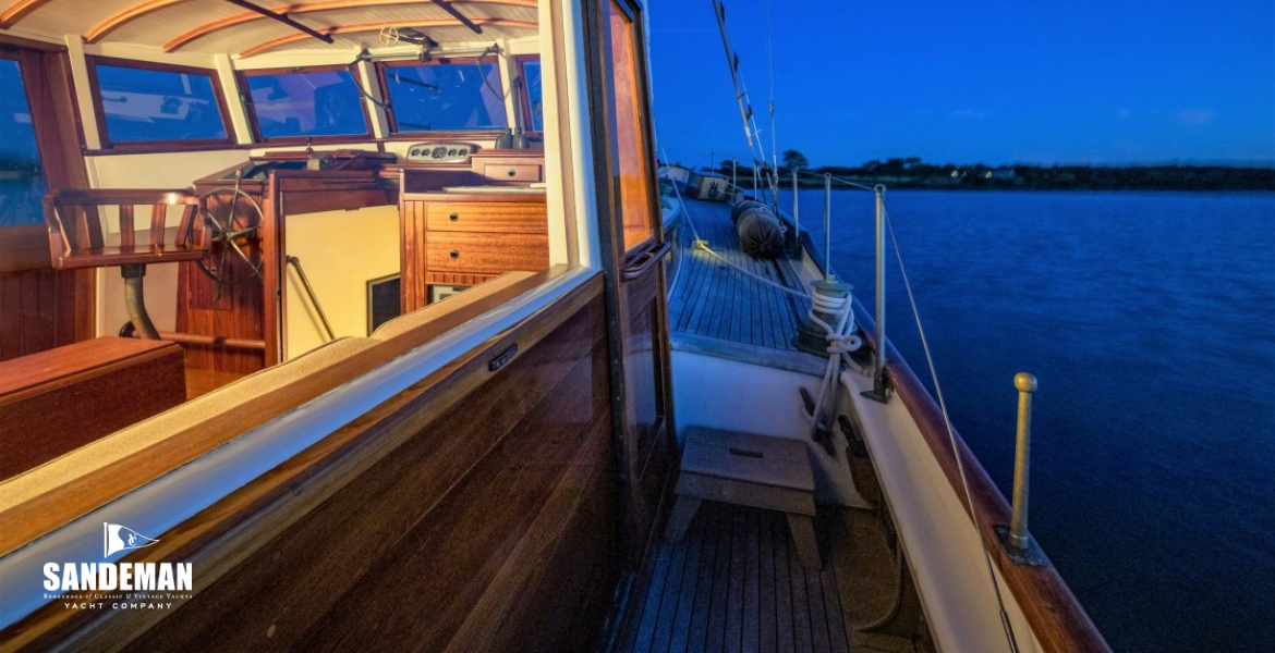Starboard deck/ house