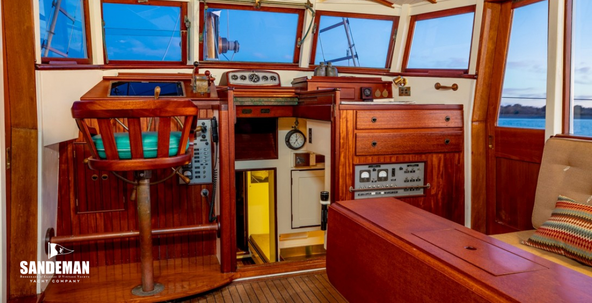 Wheelhouse view forward