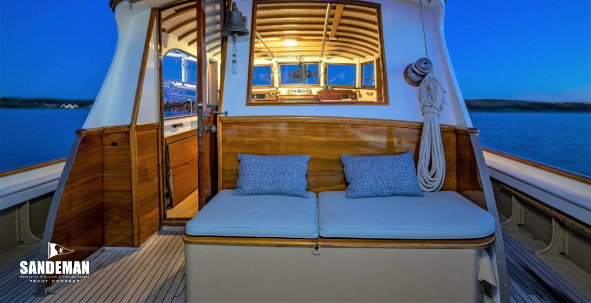 Deckhouse aft - view forward