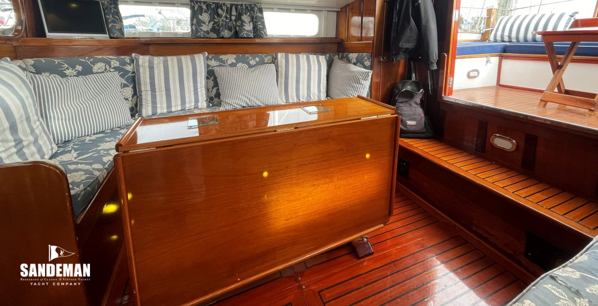 Saloon view aft to cockpit
