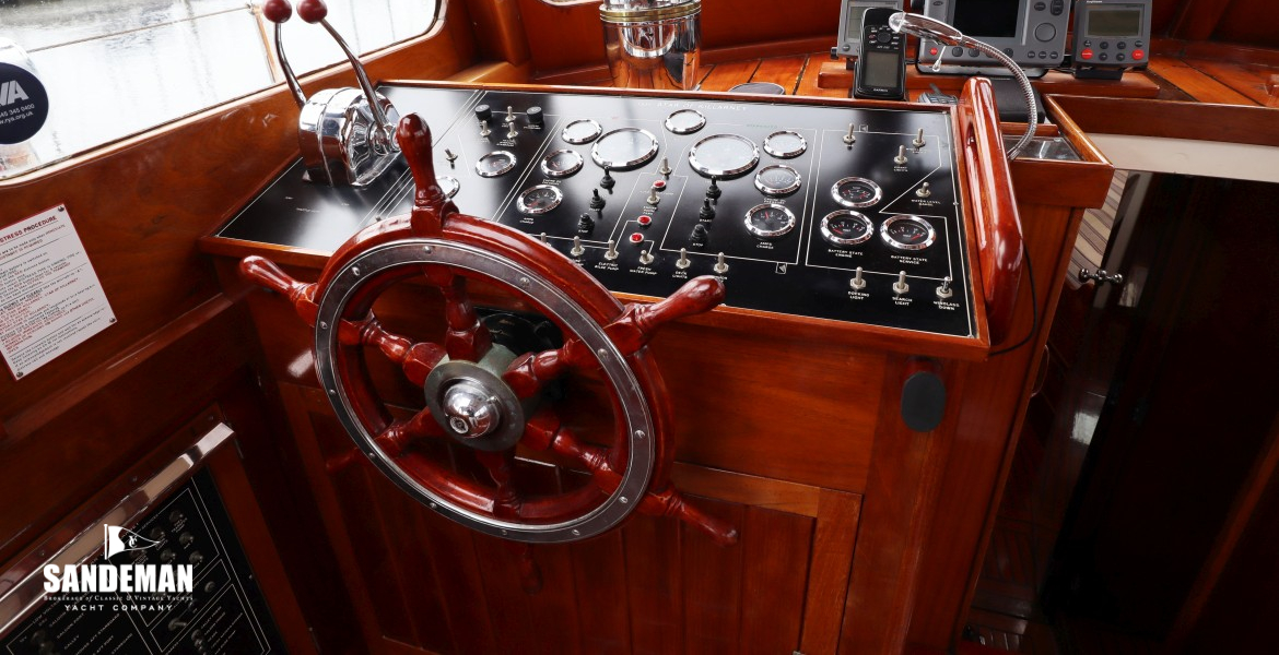 Helm to port