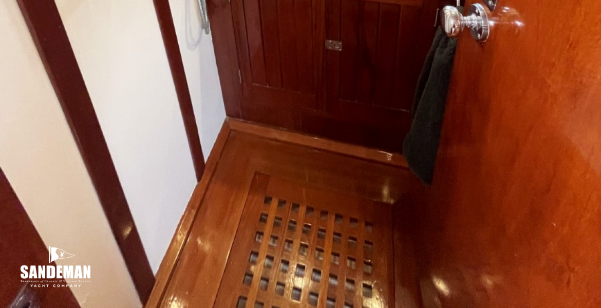 Shower Compartment to port