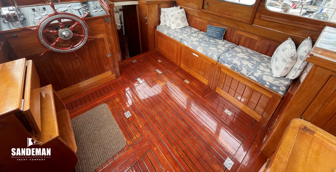 Wheelhouse/ deck saloon view forward to starboard