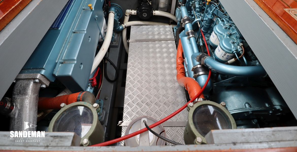Engines space under wheelhouse sole