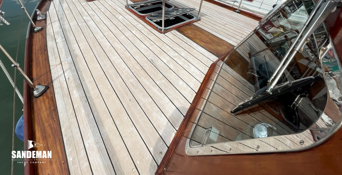 Foredeck view forward from port