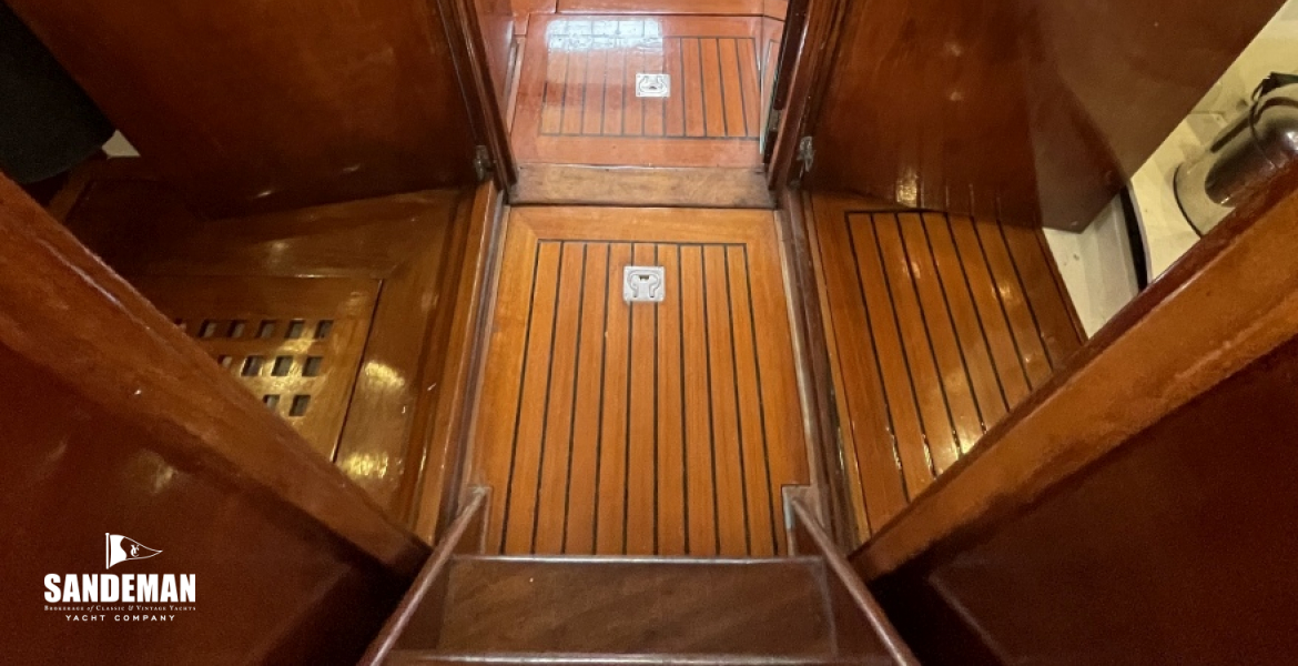 Steps down to to forward accommodation