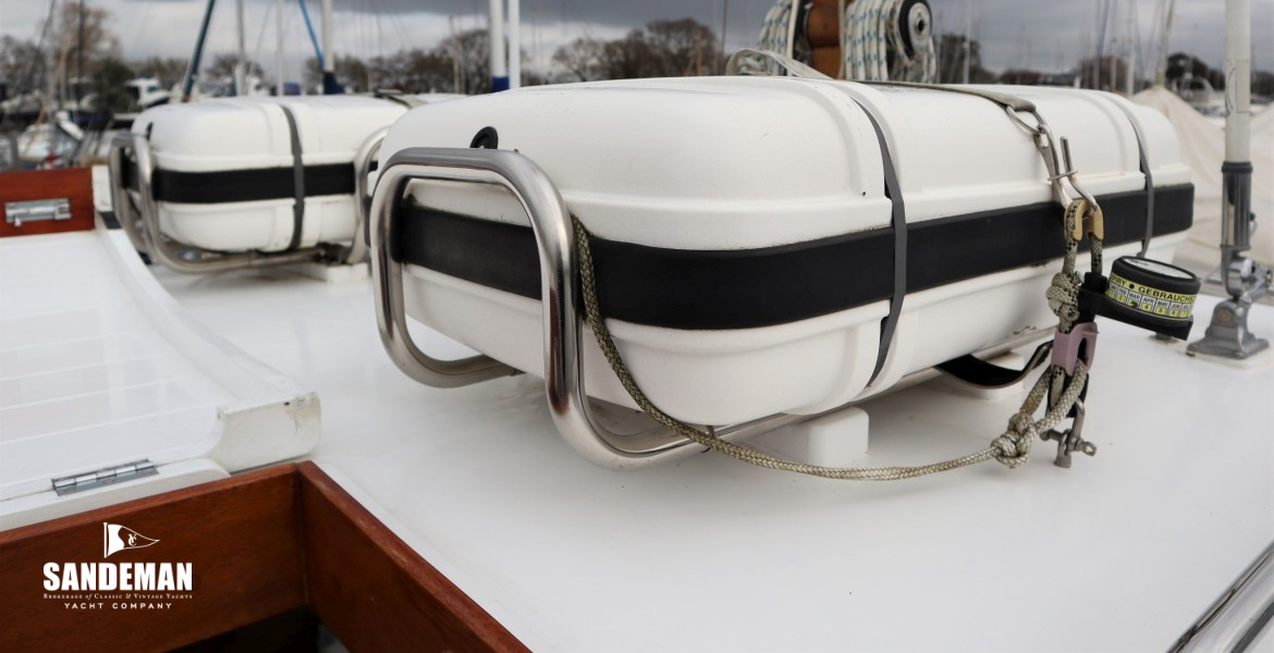 Liferaft stowage wheelhouse