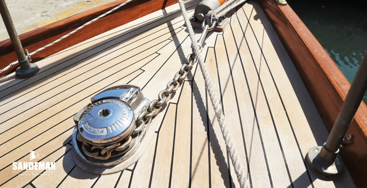 Windlass and fordeck details