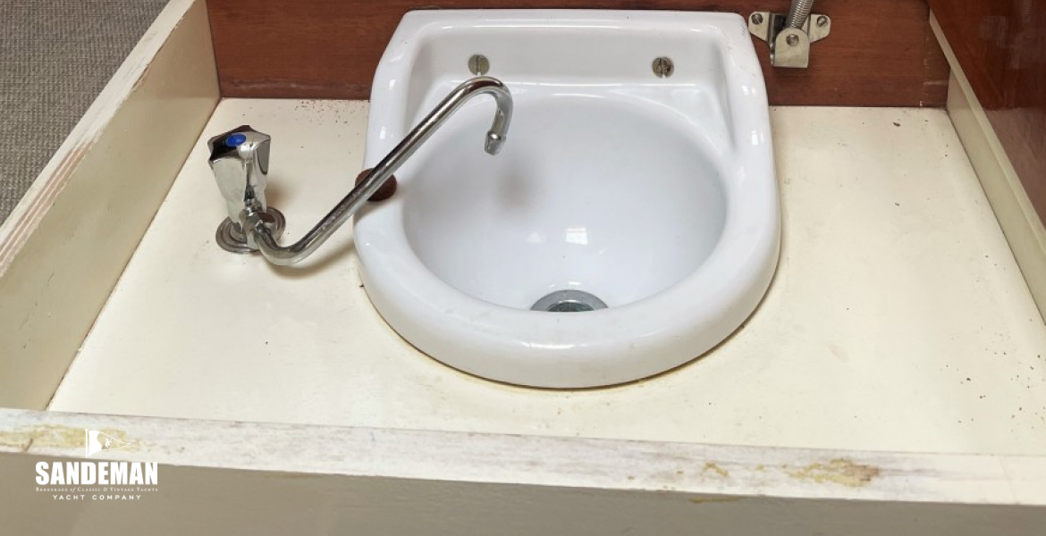 Concealed forecabin washbasin
