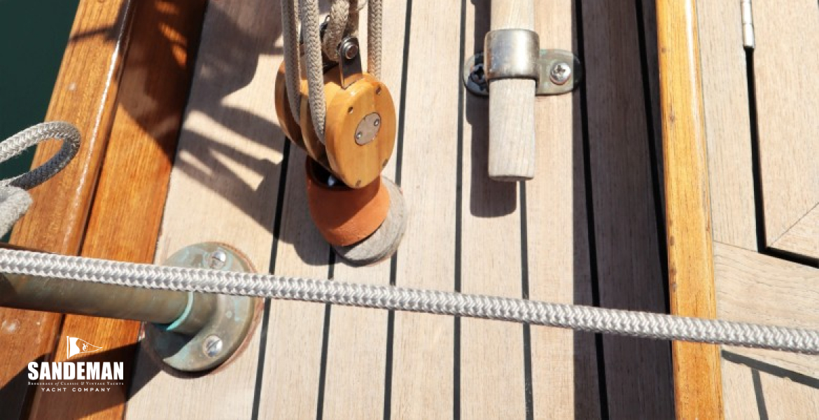 Side deck details