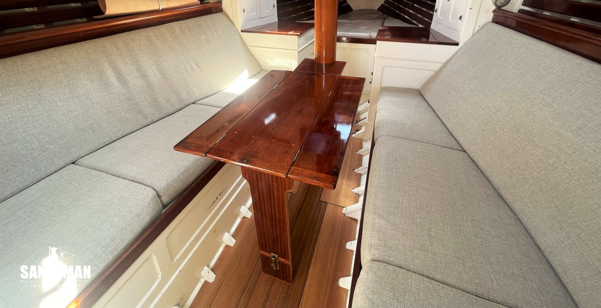 Saloon table extended