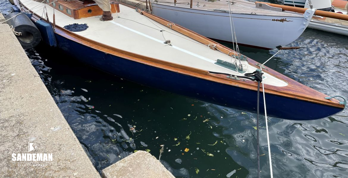 Alongside stbd bow view