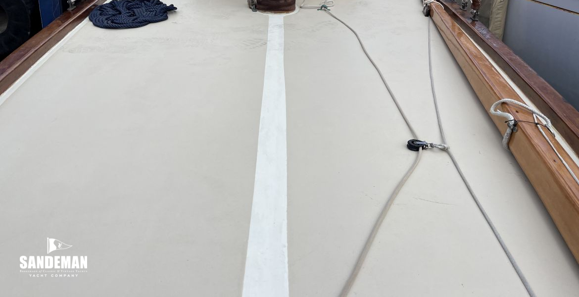 Foredeck view aft
