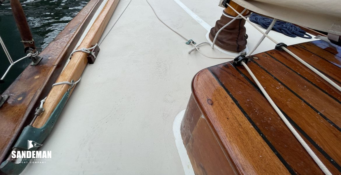 Coach to fore deck