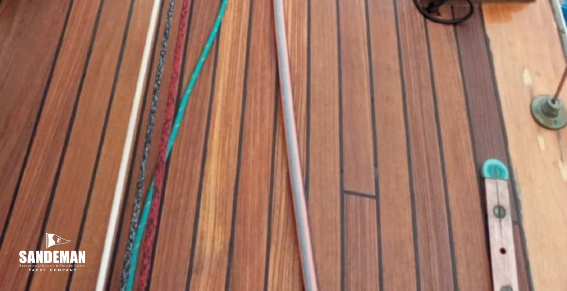 Foredeck view forward