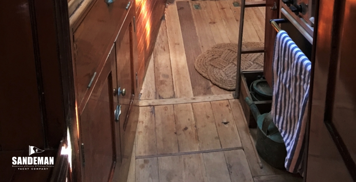 Forepeak view forward