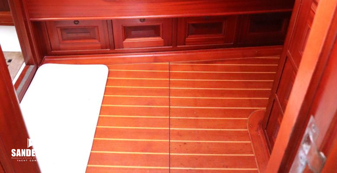 (3) Starboard guest cabin