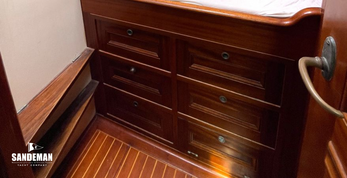 (6) Forward/ captain cabin