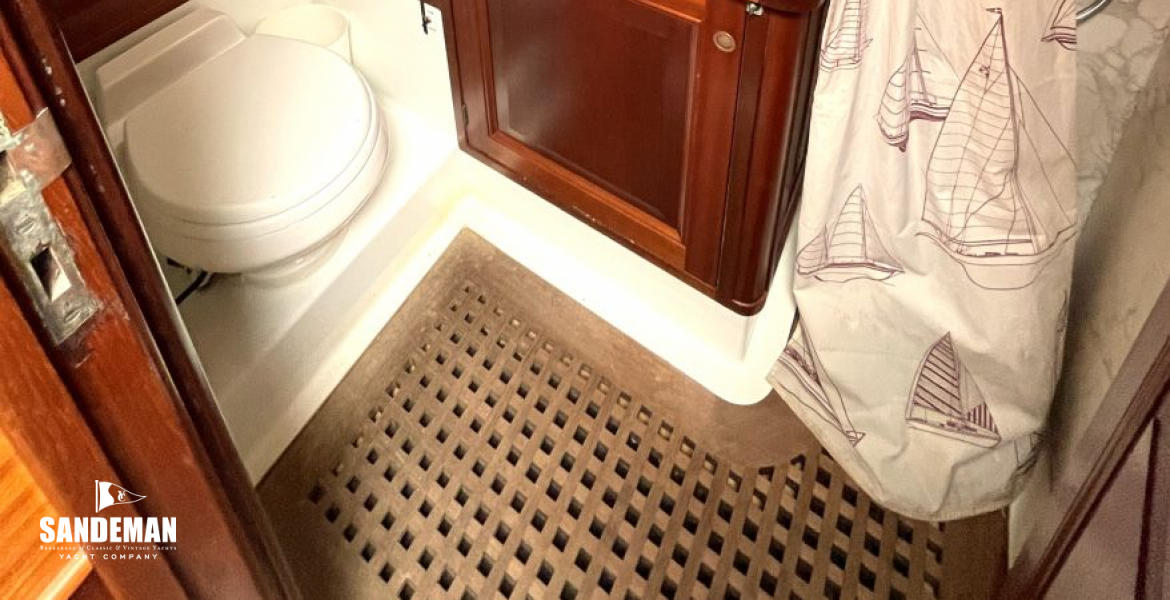 (1) Owner cabin en-suite