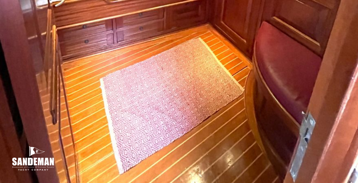 (4) Port guest cabin