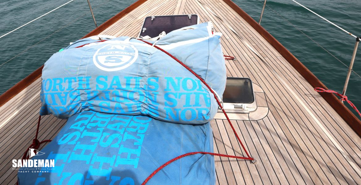 Foredeck view forward