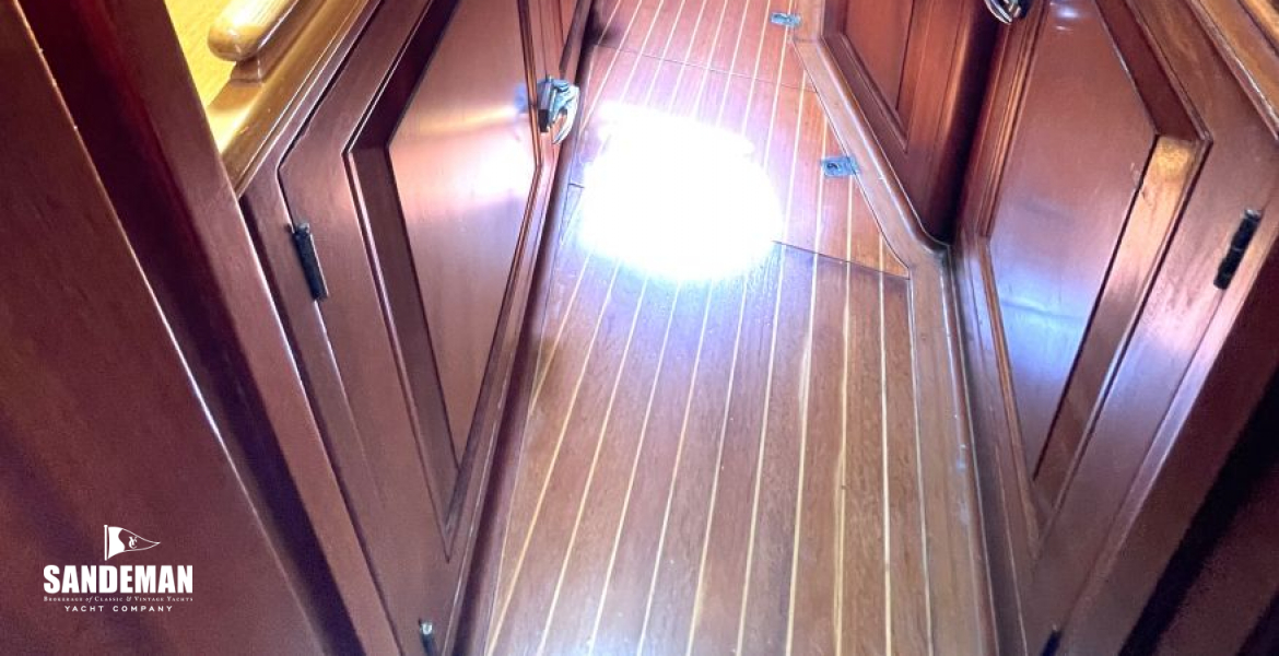 (5) View aft from forward cabin