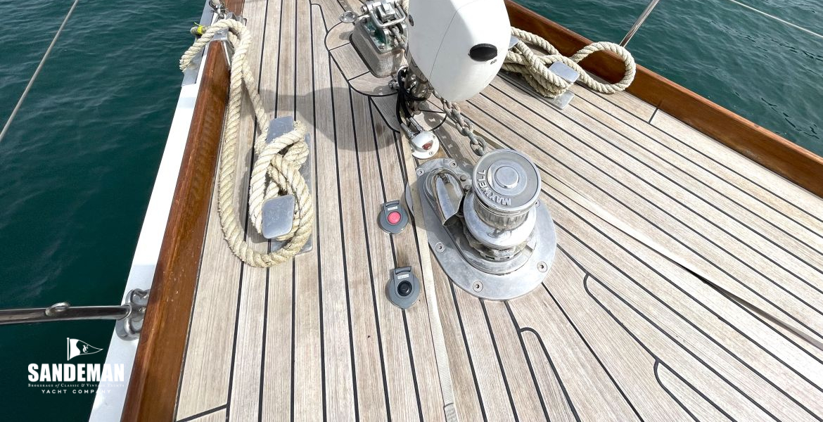 Foredeck view forward