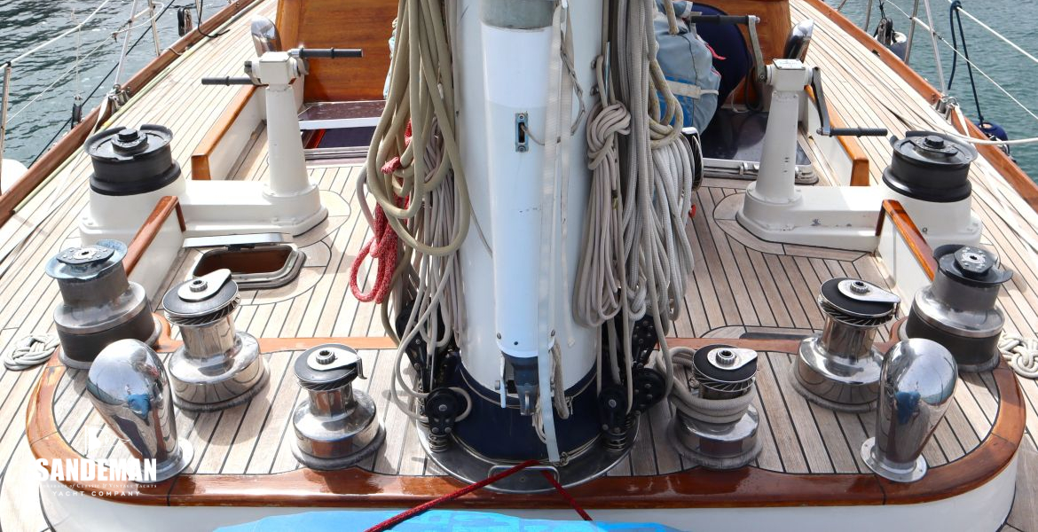 View aft to mast and pit