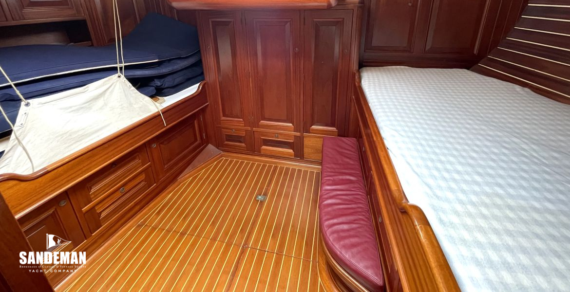 (1) Owner cabin view aft