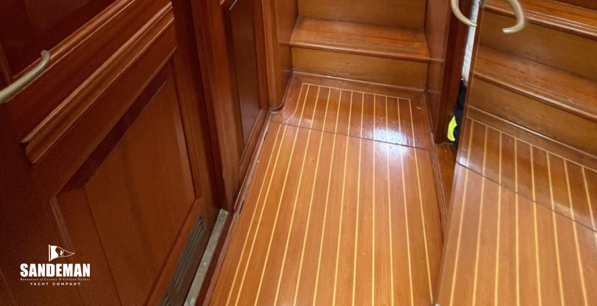 (7) View forward from owner cabin
