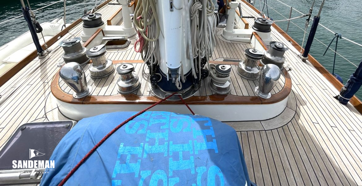 View aft to mast and pit