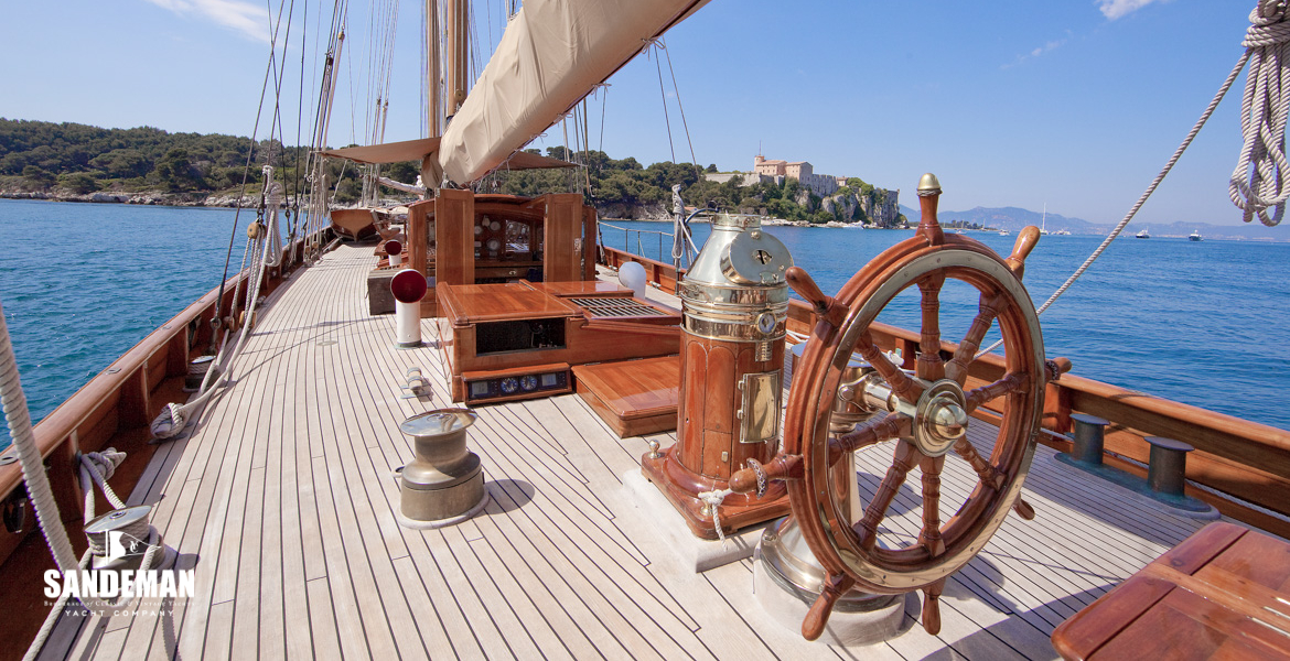 Port side deck view forward [Photo: Bruce Thomas]