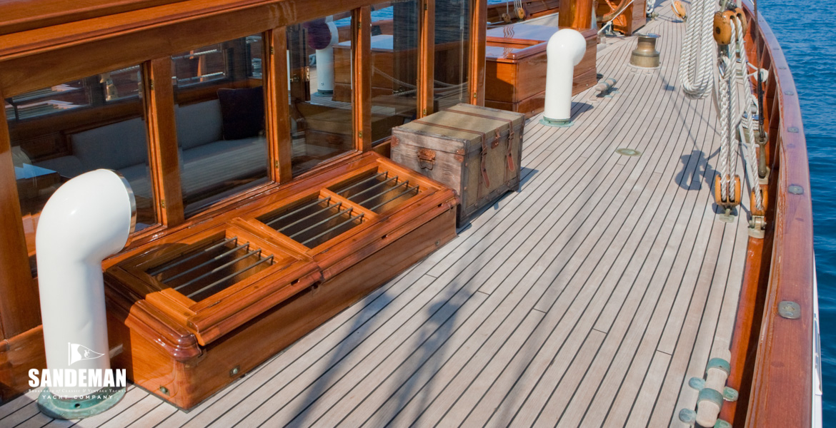 Doghouse view aft [Photo: Bruce Thomas]