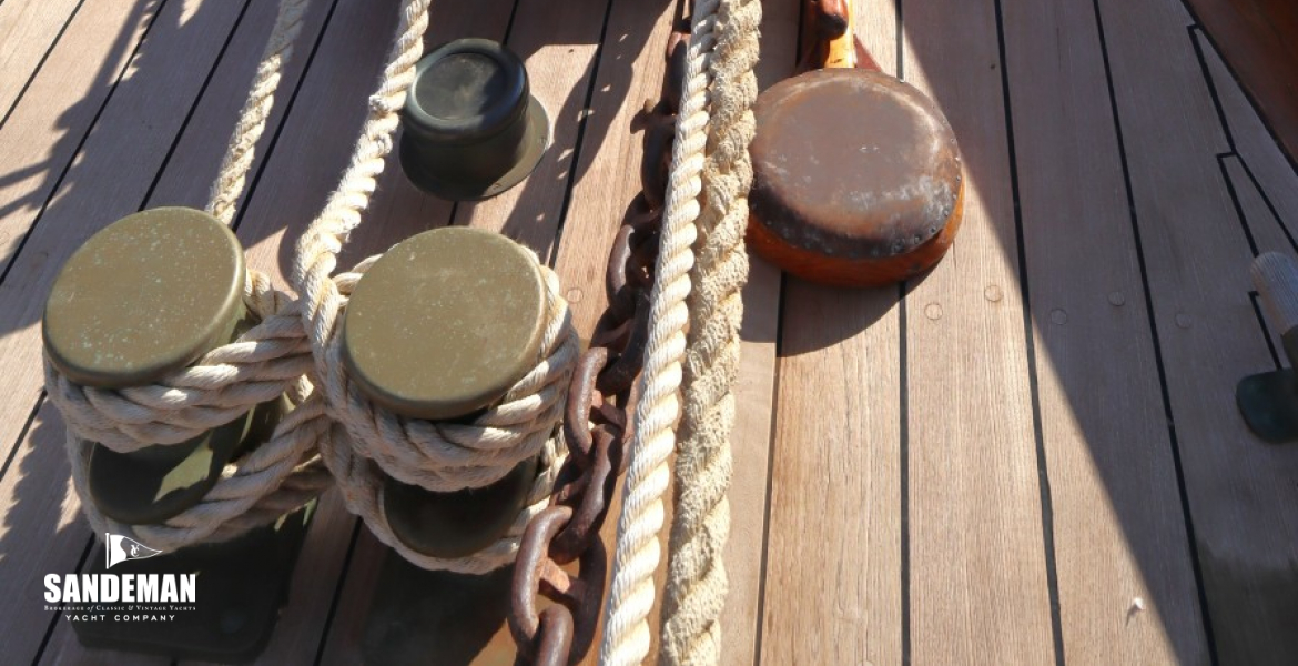 Foredeck view forward