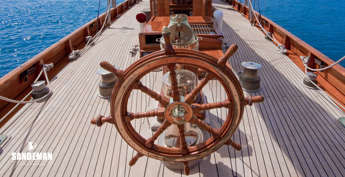 View forward from helm [Photo: Bruce Thomas]