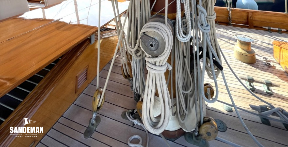 Details at main mast