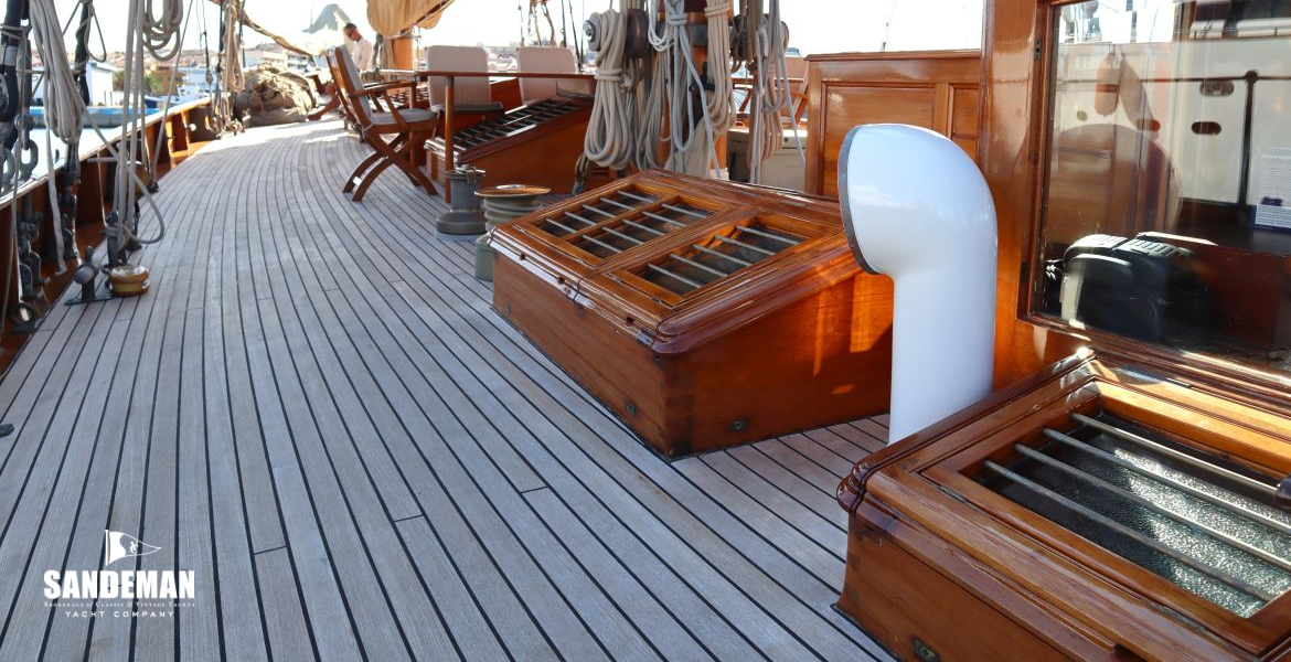 View forward to port from deckhouse