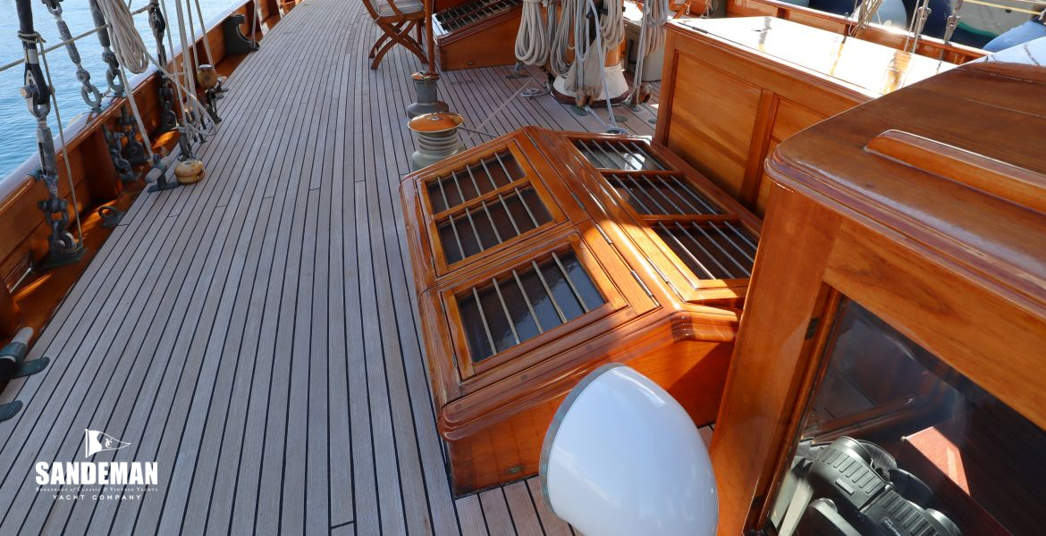View forward to port from deckhouse