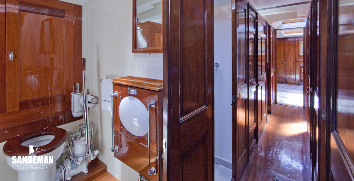 Passage forward/ port aft bathroom [Photo: Bruce Thomas]