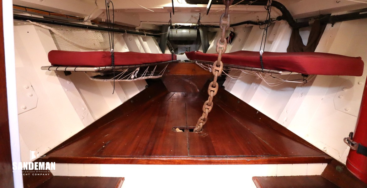 Forepeak view forward