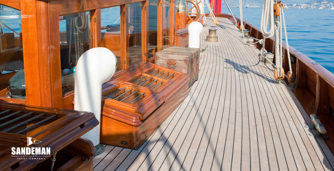 Doghouse view aft [Photo: Bruce Thomas]