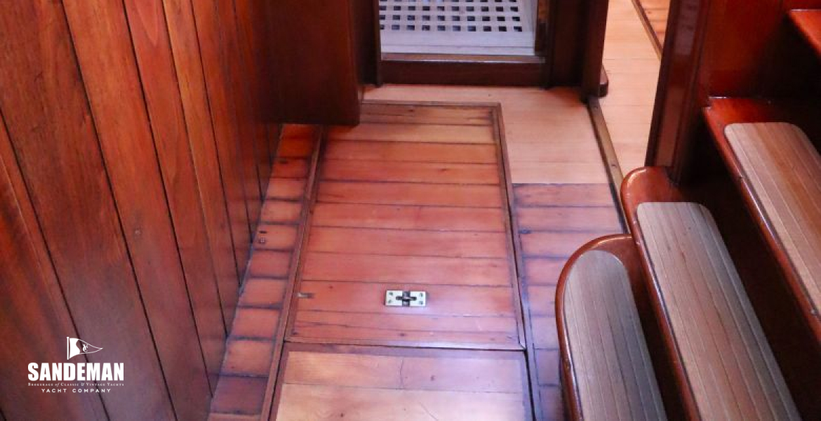 Aft lobby view to starboard