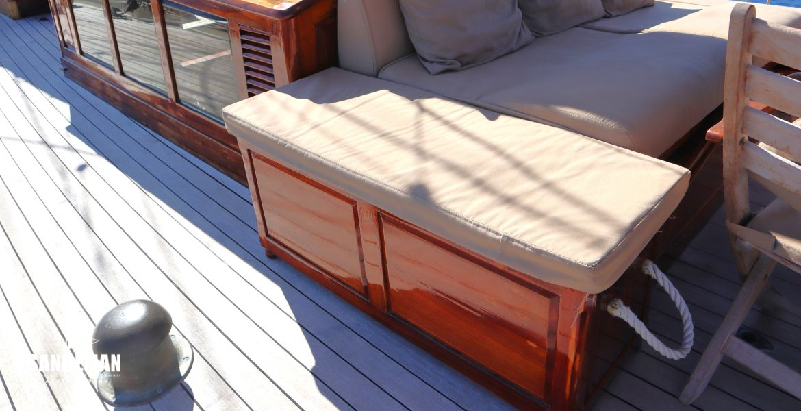 Seating area and doghouse view aft