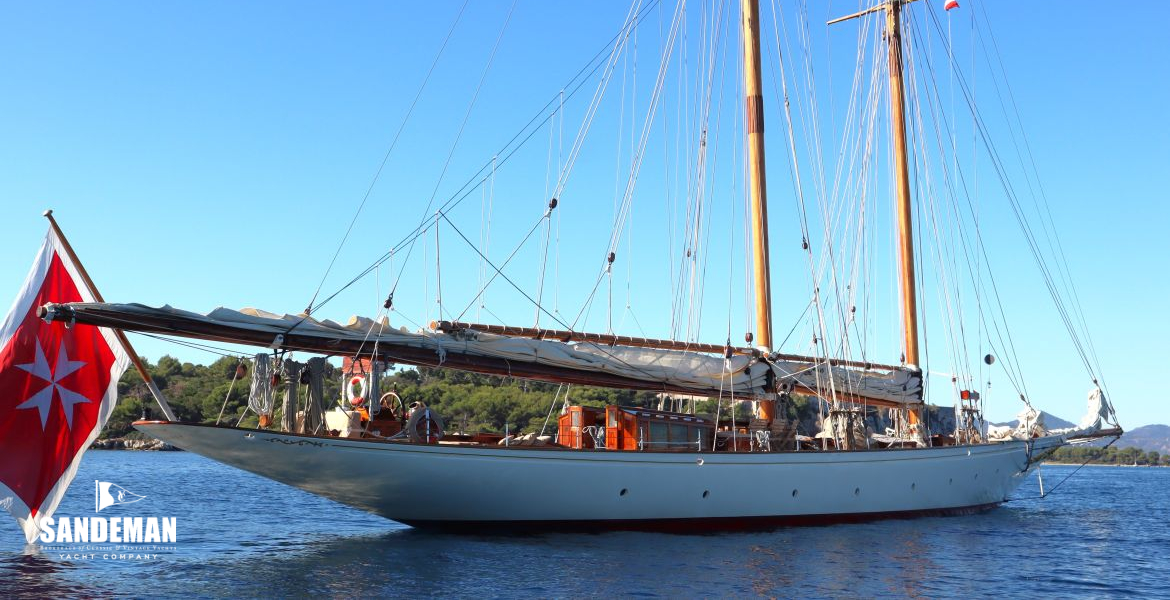 Anchored starboard quarter