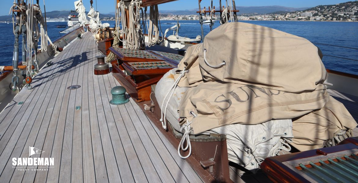 View forward to starboard under fore