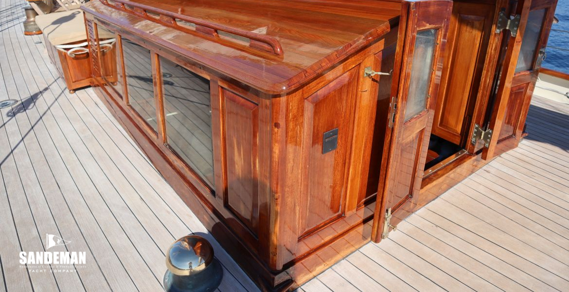Doghouse / main companionway