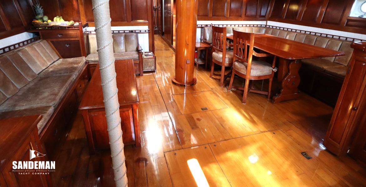 Saloon view forward from bureau