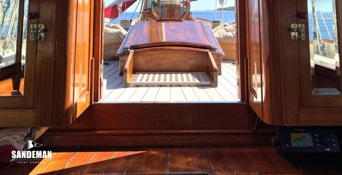 View aft from doghouse companionway