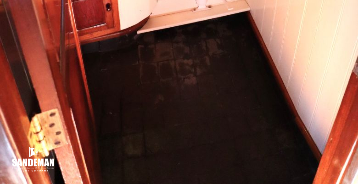 Port aft stateroom en-suite